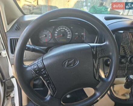 Белый Хендай H-1, объемом двигателя 2.48 л и пробегом 230 тыс. км за 14000 $, фото 16 на Automoto.ua