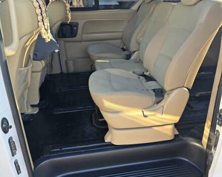 Белый Хендай H-1, объемом двигателя 2.48 л и пробегом 230 тыс. км за 14000 $, фото 24 на Automoto.ua