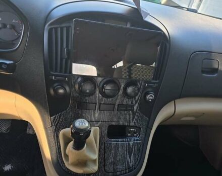 Белый Хендай H-1, объемом двигателя 2.48 л и пробегом 230 тыс. км за 14000 $, фото 17 на Automoto.ua