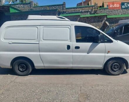 Білий Хендай H-1, об'ємом двигуна 2.48 л та пробігом 326 тис. км за 4500 $, фото 5 на Automoto.ua