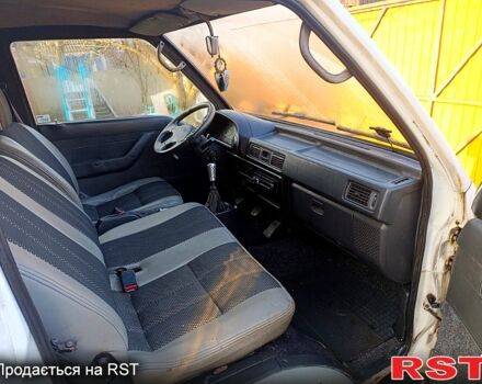 Белый Хендай H-1, объемом двигателя 2.5 л и пробегом 235 тыс. км за 2000 $, фото 5 на Automoto.ua