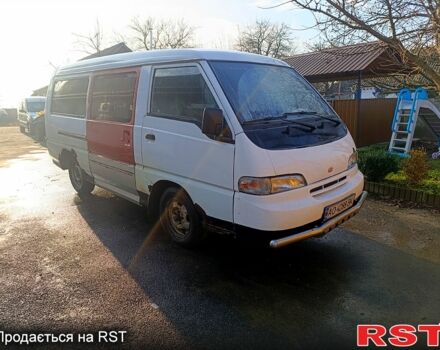 Белый Хендай H-1, объемом двигателя 2.5 л и пробегом 235 тыс. км за 2000 $, фото 1 на Automoto.ua