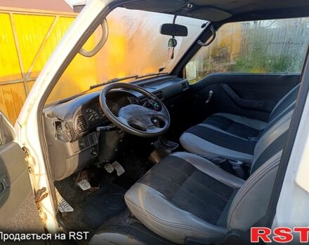 Белый Хендай H-1, объемом двигателя 2.5 л и пробегом 235 тыс. км за 2000 $, фото 6 на Automoto.ua