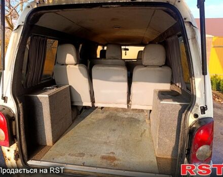 Белый Хендай H-1, объемом двигателя 2.5 л и пробегом 235 тыс. км за 2000 $, фото 4 на Automoto.ua