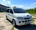 Белый Хендай H-1, объемом двигателя 2.5 л и пробегом 231 тыс. км за 3300 $, фото 1 на Automoto.ua