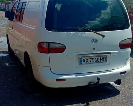 Белый Хендай H-1, объемом двигателя 2.5 л и пробегом 300 тыс. км за 4300 $, фото 4 на Automoto.ua