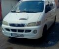 Белый Хендай H-1, объемом двигателя 2.5 л и пробегом 300 тыс. км за 4300 $, фото 1 на Automoto.ua