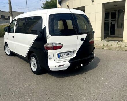 Белый Хендай H-1, объемом двигателя 2.5 л и пробегом 350 тыс. км за 3800 $, фото 2 на Automoto.ua