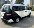 Белый Хендай H-1, объемом двигателя 2.5 л и пробегом 350 тыс. км за 3800 $, фото 4 на Automoto.ua