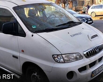 Белый Хендай H-1, объемом двигателя 2.5 л и пробегом 262 тыс. км за 2000 $, фото 10 на Automoto.ua