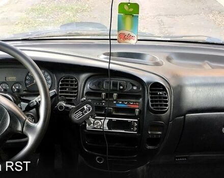 Белый Хендай H-1, объемом двигателя 2.5 л и пробегом 262 тыс. км за 2000 $, фото 2 на Automoto.ua