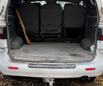 Белый Хендай H-1, объемом двигателя 2.5 л и пробегом 262 тыс. км за 2000 $, фото 8 на Automoto.ua