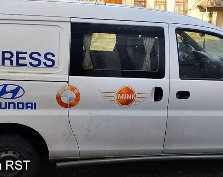 Белый Хендай H-1, объемом двигателя 2.5 л и пробегом 262 тыс. км за 2000 $, фото 9 на Automoto.ua