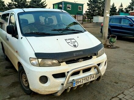 Білий Хендай H-1, об'ємом двигуна 2.5 л та пробігом 200 тис. км за 2000 $, фото 1 на Automoto.ua