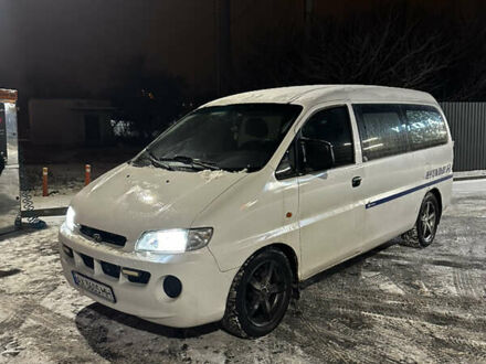 Белый Хендай H-1, объемом двигателя 2.5 л и пробегом 420 тыс. км за 3300 $, фото 1 на Automoto.ua