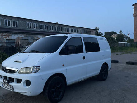 Хендай H-1 2001 в Золочев на Automoto.ua Белый Хендай H-1, объемом двигателя 2.48 л и пробегом 400 тыс. км за 3300 $, фото 1 на Automoto.ua