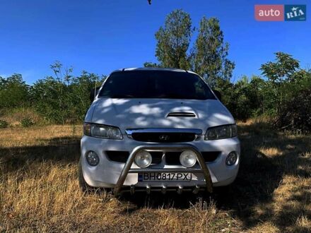 Хендай H-1 2001 в Врадиевке на Automoto.ua Белый Хендай H-1, объемом двигателя 2.48 л и пробегом 5 тыс. км за 5300 $, фото 1 на Automoto.ua
