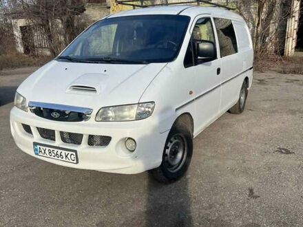 Белый Хендай H-1, объемом двигателя 2.5 л и пробегом 300 тыс. км за 3000 $, фото 1 на Automoto.ua