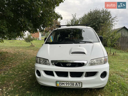 Хендай H-1 2004 в Конотопе на Automoto.ua Белый Хендай H-1, объемом двигателя 2.5 л и пробегом 223 тыс. км за 5000 $, фото 1 на Automoto.ua
