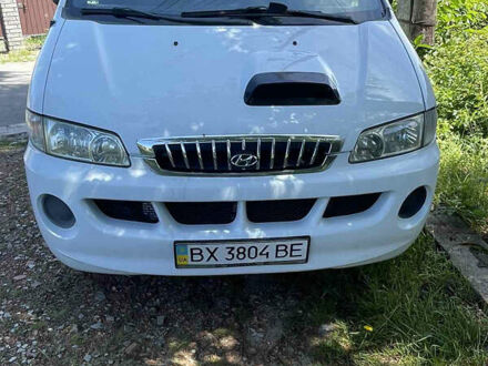 Хендай H-1 2004 у Києві на Automoto.ua Білий Хендай H-1, об'ємом двигуна 2.5 л та пробігом 275 тис. км за 4000 $, фото 1 на Automoto.ua