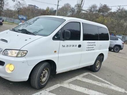 Белый Хендай H-1, объемом двигателя 2.5 л и пробегом 360 тыс. км за 4500 $, фото 1 на Automoto.ua