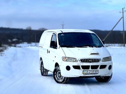 Белый Хендай H-1, объемом двигателя 2.5 л и пробегом 200 тыс. км за 3500 $, фото 1 на Automoto.ua