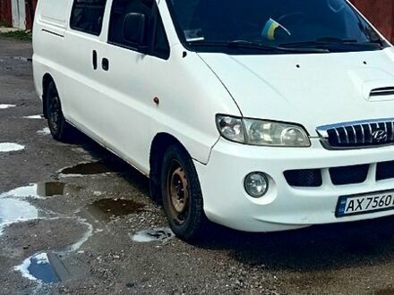 Білий Хендай H-1, об'ємом двигуна 2.5 л та пробігом 300 тис. км за 4300 $, фото 1 на Automoto.ua