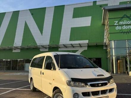 Белый Хендай H-1, объемом двигателя 2.5 л и пробегом 315 тыс. км за 4700 $, фото 1 на Automoto.ua