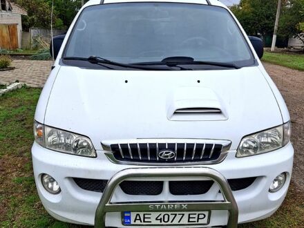 Хендай H-1 2006 в Пятихатках на Automoto.ua Белый Хендай H-1, объемом двигателя 2.5 л и пробегом 348 тыс. км за 4900 $, фото 1 на Automoto.ua