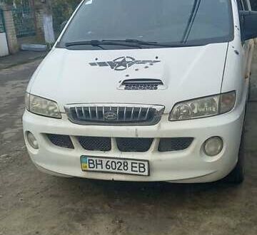 Белый Хендай H-1, объемом двигателя 2.5 л и пробегом 288 тыс. км за 5500 $, фото 1 на Automoto.ua