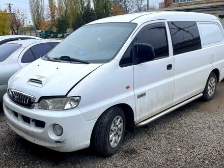 Білий Хендай H-1, об'ємом двигуна 2.5 л та пробігом 160 тис. км за 2000 $, фото 1 на Automoto.ua