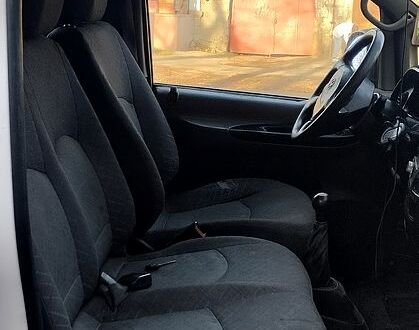 Белый Хендай H-1, объемом двигателя 2.5 л и пробегом 262 тыс. км за 2000 $, фото 1 на Automoto.ua