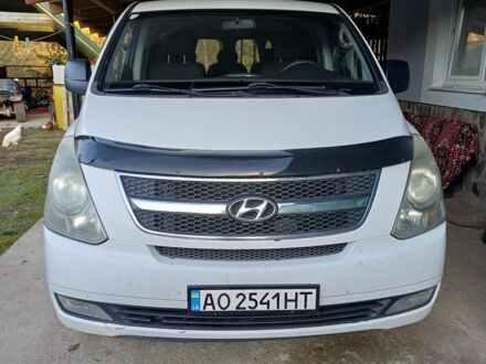 Білий Хендай H-1, об'ємом двигуна 2.5 л та пробігом 370 тис. км за 7600 $, фото 1 на Automoto.ua