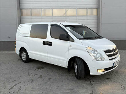 Белый Хендай H-1, объемом двигателя 2.5 л и пробегом 282 тыс. км за 8200 $, фото 1 на Automoto.ua