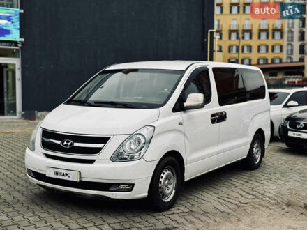 Белый Хендай H-1, объемом двигателя 2.5 л и пробегом 339 тыс. км за 8000 $, фото 1 на Automoto.ua