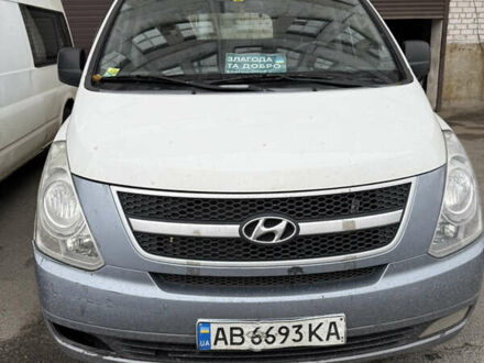 Хендай H-1 2010 в Харькове на Automoto.ua Белый Хендай H-1, объемом двигателя 2.5 л и пробегом 263 тыс. км за 7000 $, фото 1 на Automoto.ua