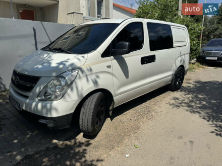 Хендай H-1 2011 в Одессе на Automoto.ua Белый Хендай H-1, объемом двигателя 2.5 л и пробегом 285 тыс. км за 10300 $, фото 1 на Automoto.ua
