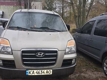 Бежевый Хендай H-1, объемом двигателя 2.48 л и пробегом 260 тыс. км за 4700 $, фото 1 на Automoto.ua