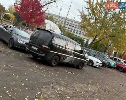 Черный Хендай H-1, объемом двигателя 2.48 л и пробегом 413 тыс. км за 5500 $, фото 1 на Automoto.ua