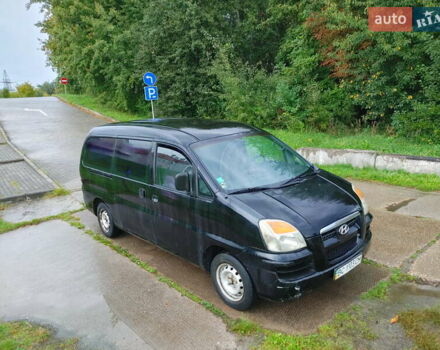 Черный Хендай H-1, объемом двигателя 2.47 л и пробегом 280 тыс. км за 8500 $, фото 13 на Automoto.ua