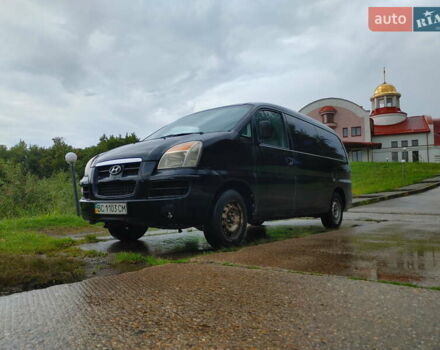 Черный Хендай H-1, объемом двигателя 2.47 л и пробегом 280 тыс. км за 8500 $, фото 6 на Automoto.ua