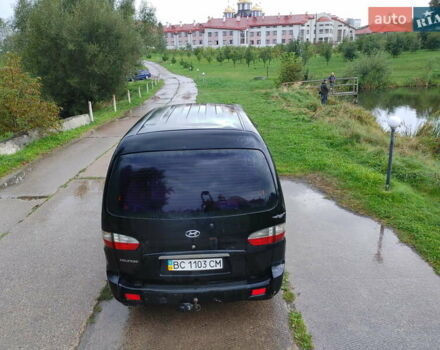 Черный Хендай H-1, объемом двигателя 2.47 л и пробегом 280 тыс. км за 8500 $, фото 19 на Automoto.ua