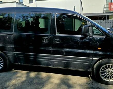 Черный Хендай H-1, объемом двигателя 2.4 л и пробегом 255 тыс. км за 8200 $, фото 2 на Automoto.ua