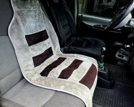 Черный Хендай H-1, объемом двигателя 2.4 л и пробегом 255 тыс. км за 8200 $, фото 10 на Automoto.ua