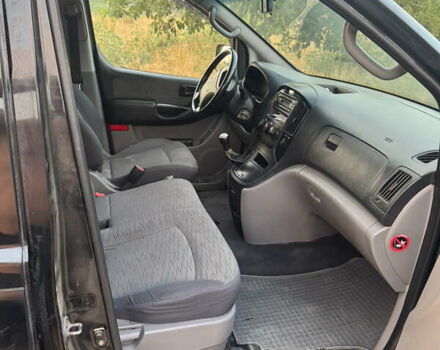Черный Хендай H-1, объемом двигателя 2.5 л и пробегом 300 тыс. км за 8400 $, фото 17 на Automoto.ua