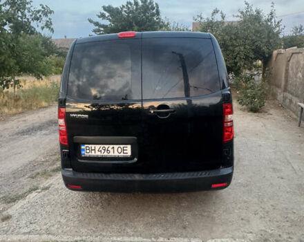 Черный Хендай H-1, объемом двигателя 2.5 л и пробегом 300 тыс. км за 8400 $, фото 3 на Automoto.ua