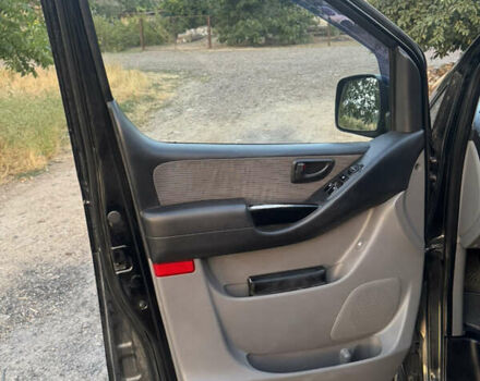 Черный Хендай H-1, объемом двигателя 2.5 л и пробегом 300 тыс. км за 8400 $, фото 15 на Automoto.ua