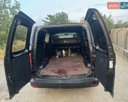 Черный Хендай H-1, объемом двигателя 2.5 л и пробегом 300 тыс. км за 8400 $, фото 19 на Automoto.ua