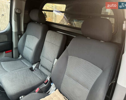 Черный Хендай H-1, объемом двигателя 2.5 л и пробегом 300 тыс. км за 8400 $, фото 13 на Automoto.ua