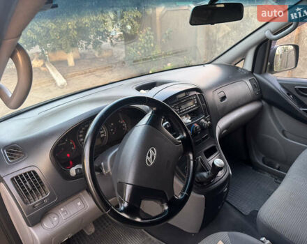 Черный Хендай H-1, объемом двигателя 2.5 л и пробегом 300 тыс. км за 8400 $, фото 11 на Automoto.ua